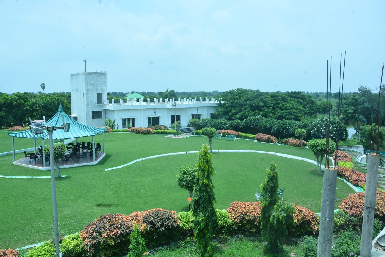 Approach Road