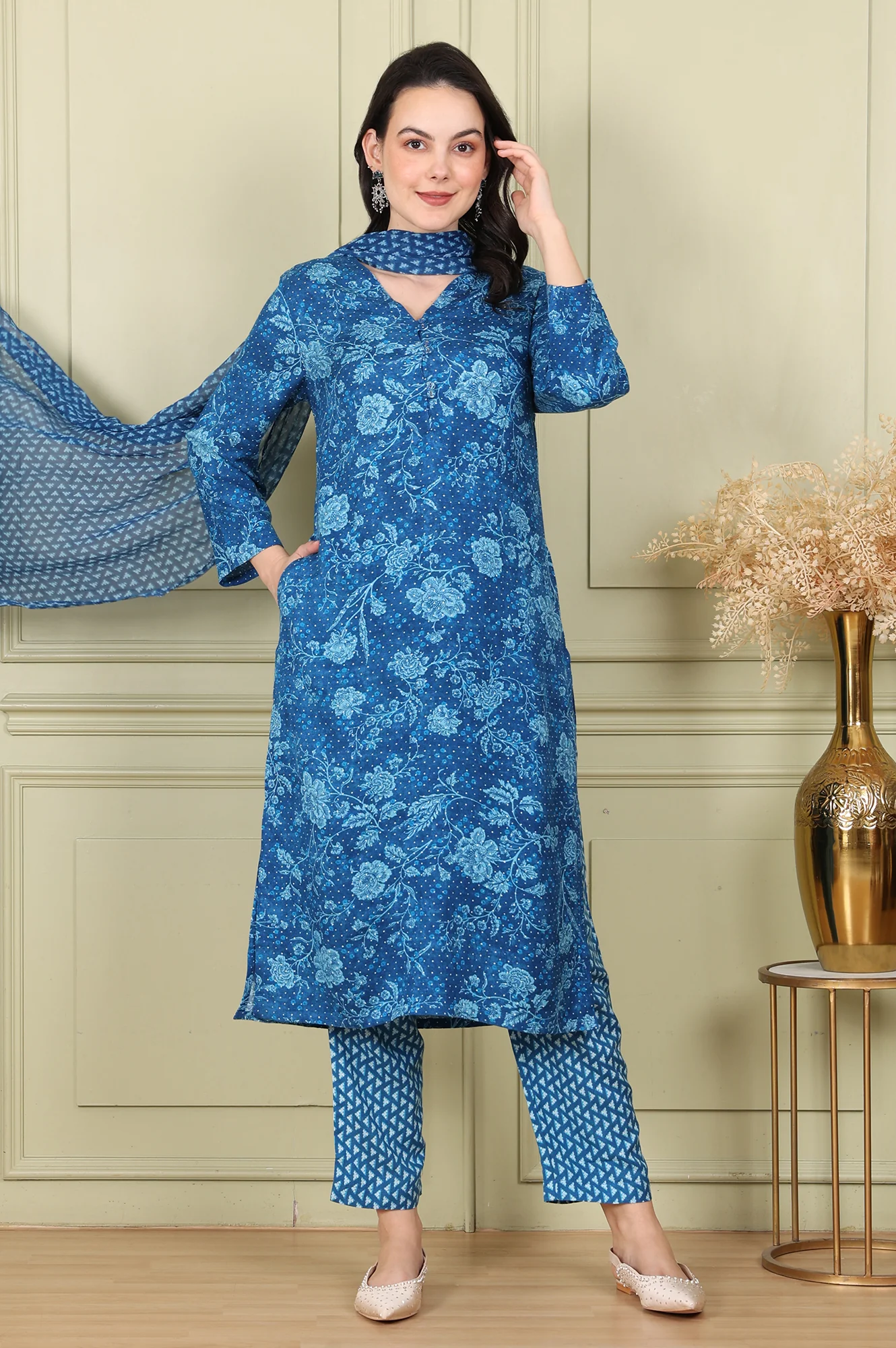 Printed straight-cut short kurti with floral pattern from Sonahri Noida