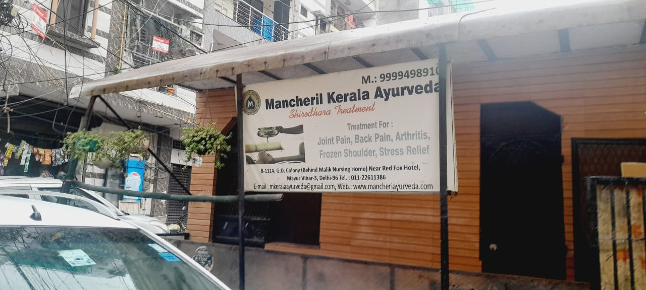 Kerala Ayurvedic oil massage therapy at M Kerala Ayurveda Delhi