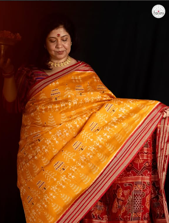 Tarini artisan weaving an authentic handloom saree on a traditional loom for our handloom saree store in Bangalore