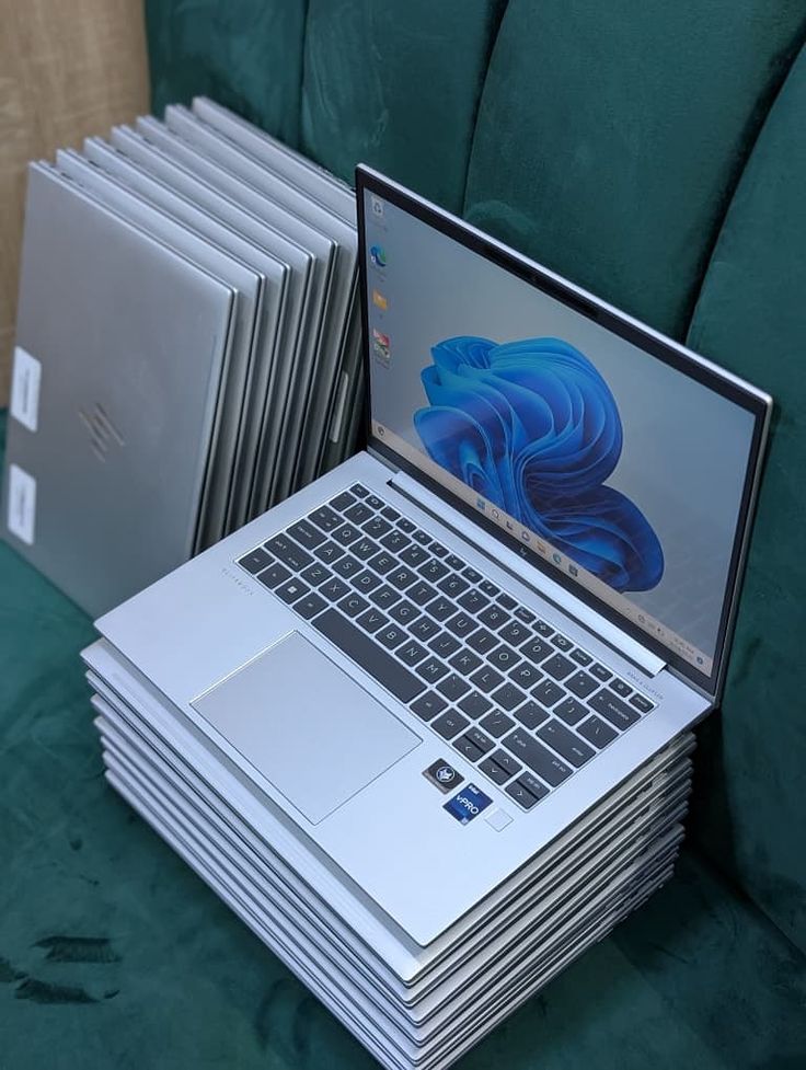 Real photo: computer shop Tolichowki shelves with desktops and monitors