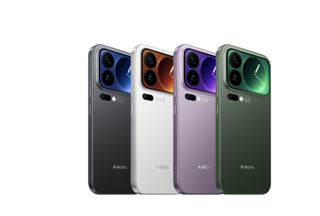 Samsung and Vivo smartphone display rack at Fonebook