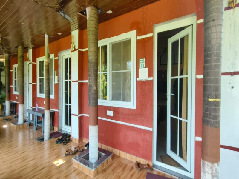 Family enjoying time together at Madhuson Palms family homestay