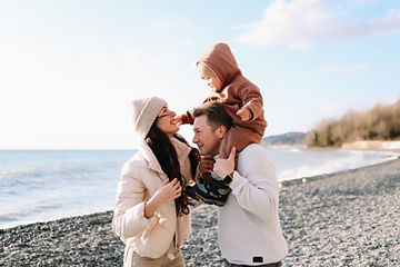 Happy family on the beach – best life insurance planning in Mumbai