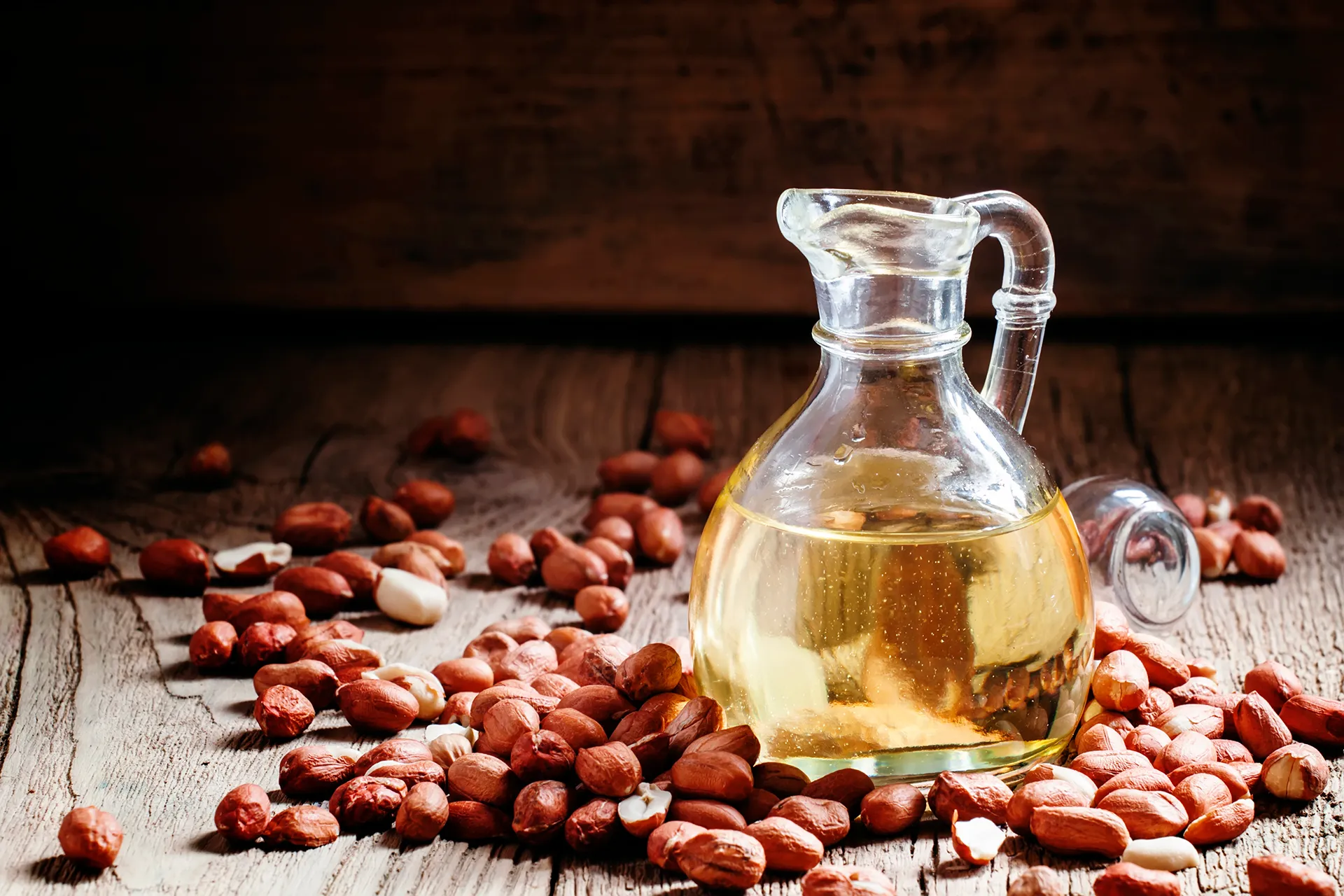 Wood pressed groundnut oil bottle by Organo Bharat oil mill in Gorakhpur